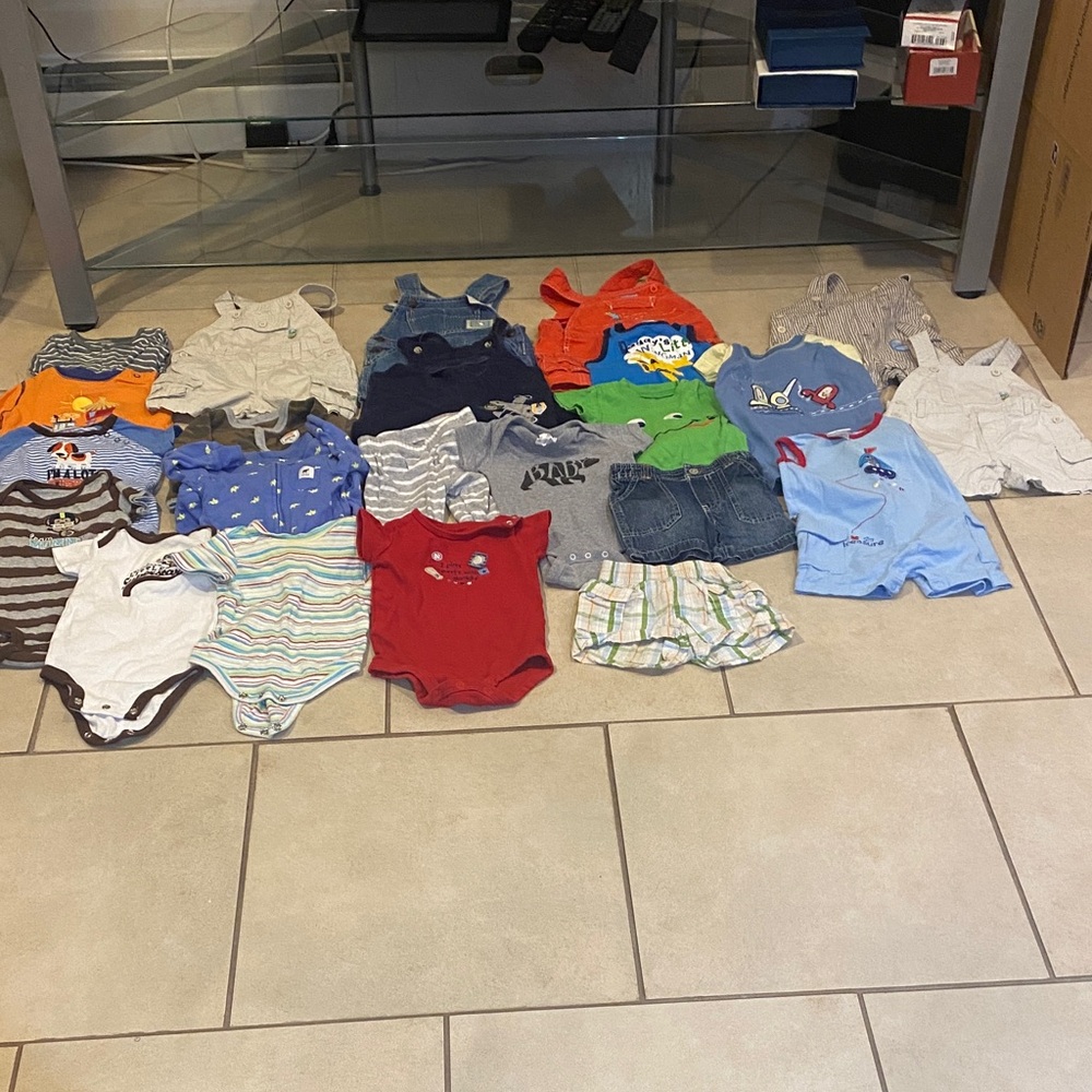 5 pounds Bundle of (23) 6 months boys see pics clothes good condition